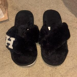 Elegant Black Fur Slippers with Rhinestone Accent